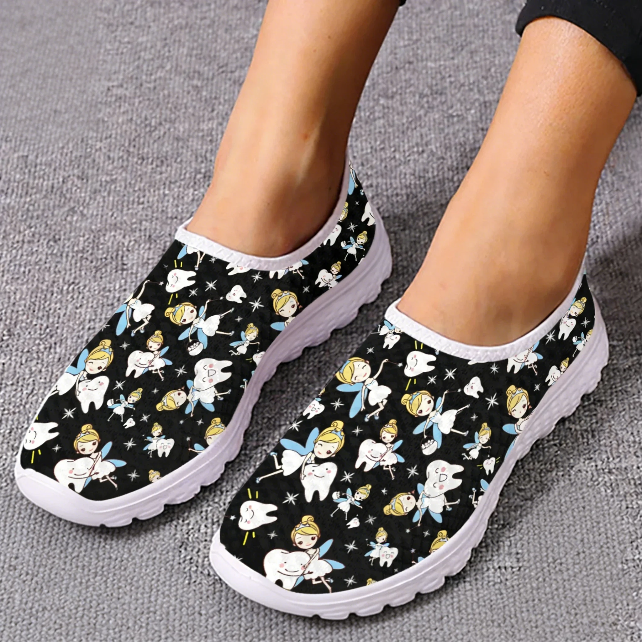 Cute Cartoon Nurse Elf/Teeth M - Women Shoes Tennis recension och pris